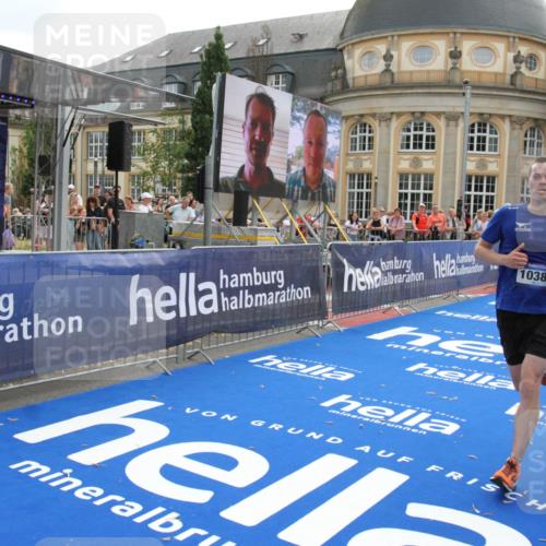 29.06.2025 - hella hamburg halbmarathon Michael Strokosch http://msf.ph/oto/8469723 29.06.2025 10:35:41 Ziel 4062, 5269, 10384, 12462, 12899, 14841, 16123, 17612, 17826, 18841 meine-sportfotos.de