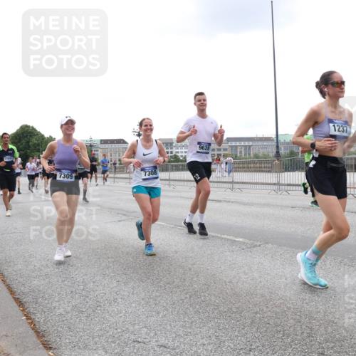 29.06.2025 - hella hamburg halbmarathon Lena Gebhardt http://msf.ph/oto/8469740 29.06.2025 10:32:53 Lombardsbrücke 17041, 7309, 95, 9628, 7308, 112, 1237, 1078, 1199, 1237, 1324, 1640, 1732, 2059, 2276, 2959, 3391, 3422, 3653, 3660, 3670, 3708, 3753, 3871, 4030, 4096, 4446, 4555, 4650, 5110, 5180, 5581, 5783, 5871, 5917, 5941, 6040, 6228, 6312, 6315, 6861, 7308, 7309, 7387, 7468, 7531, 7633, 7702, 7749, 7750, 7982, 8170, 8303, 8625, 8839, 8840, 9010, 9034, 9143, 9188, 9471, 9542, 9768, 10002, 10013, 10048, 10277, 11229, 11260, 11756, 12039, 12423, 12424, 14305, 14743, 15951 meine-sportfotos.de