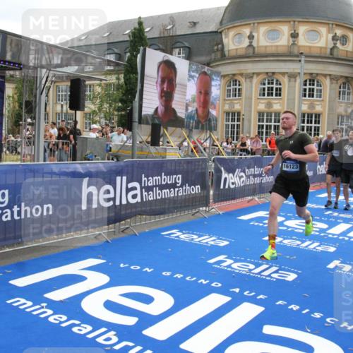 29.06.2025 - hella hamburg halbmarathon Michael Strokosch http://msf.ph/oto/8469756 29.06.2025 10:35:42 Ziel 4062, 10384, 12462, 12899, 14841, 16123, 18841 meine-sportfotos.de
