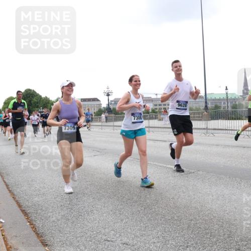 29.06.2025 - hella hamburg halbmarathon Lena Gebhardt http://msf.ph/oto/8469778 29.06.2025 10:32:53 Lombardsbrücke 1078, 1199, 1237, 1324, 1640, 1732, 2059, 2276, 2959, 3391, 3422, 3653, 3660, 3670, 3708, 3753, 3871, 4030, 4096, 4446, 4555, 4650, 5110, 5180, 5581, 5783, 5871, 5917, 5941, 6040, 6228, 6312, 6315, 6861, 7308, 7309, 7387, 7468, 7531, 7633, 7702, 7749, 7750, 7982, 8170, 8303, 8625, 8839, 8840, 9010, 9034, 9143, 9188, 9471, 9542, 9768, 10002, 10013, 10048, 10277, 11229, 11260, 11756, 12039, 12423, 12424, 14305, 14743, 15951 meine-sportfotos.de