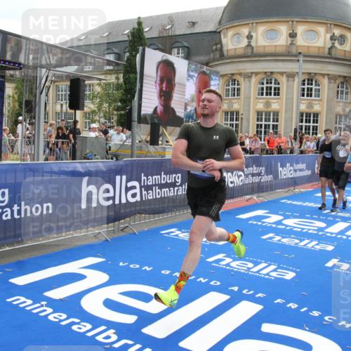 29.06.2025 - hella hamburg halbmarathon Michael Strokosch http://msf.ph/oto/8469783 29.06.2025 10:35:42 Ziel 4062, 10384, 12462, 12899, 14841, 16123, 18841 meine-sportfotos.de