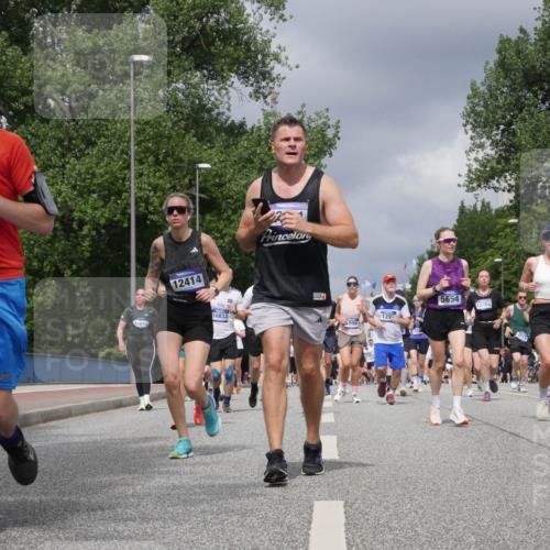 29.06.2025 - hella hamburg halbmarathon Luisa Fischer http://msf.ph/oto/8469813 29.06.2025 10:43:32 Kennedybrücke 10953, 10849, 12414, 10833, 1899, 129, 5654, 12364, 2515, 1617, 1058, 1291, 1586, 1899, 2515, 2572, 2888, 4271, 5263, 5654, 5701, 5901, 6673, 6866, 6876, 6920, 7174, 8107, 8391, 8984, 9187, 9495, 10806, 10833 meine-sportfotos.de