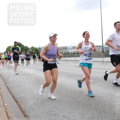 29.06.2025 - hella hamburg halbmarathon Lena Gebhardt http://msf.ph/oto/8469851 29.06.2025 10:32:53 Lombardsbrücke 17041, 7308, 12, 444, 1078, 1199, 1237, 1324, 1640, 1732, 2059, 2276, 2959, 3391, 3422, 3653, 3660, 3670, 3708, 3753, 3871, 4030, 4096, 4446, 4555, 4650, 5110, 5180, 5581, 5783, 5871, 5917, 5941, 6040, 6228, 6312, 6315, 6861, 7308, 7309, 7387, 7468, 7531, 7633, 7702, 7749, 7750, 7982, 8170, 8303, 8625, 8839, 8840, 9010, 9034, 9143, 9188, 9471, 9542, 9768, 10002, 10013, 10048, 10277, 11229, 11260, 11756, 12039, 12423, 12424, 14305, 14743, 15951 meine-sportfotos.de