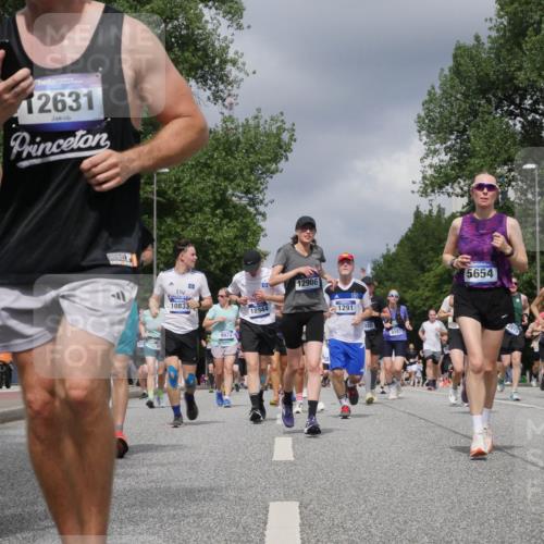29.06.2025 - hella hamburg halbmarathon Luisa Fischer http://msf.ph/oto/8469874 29.06.2025 10:43:33 Kennedybrücke 12414, 12631, 10833, 9974, 18944, 12906, 1291, 920, 9187, 5654, 1346, 1291, 1586, 1899, 2515, 2572, 4271, 5263, 5654, 5701, 5901, 5975, 6673, 6866, 6876, 6920, 7174, 8107, 8984, 9187, 9468, 9495, 10806, 10833 meine-sportfotos.de