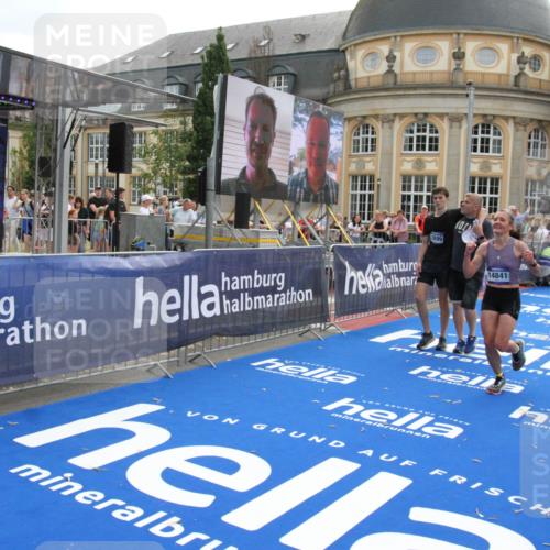 29.06.2025 - hella hamburg halbmarathon Michael Strokosch http://msf.ph/oto/8469904 29.06.2025 10:35:44 Ziel 4062, 12462, 12899, 14841, 16119, 16123, 18841 meine-sportfotos.de