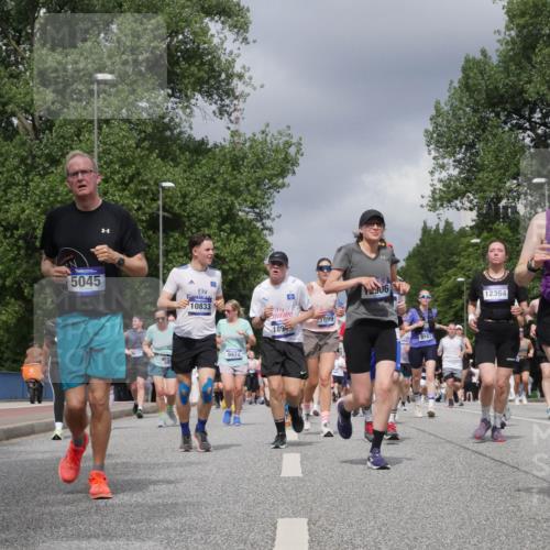 29.06.2025 - hella hamburg halbmarathon Luisa Fischer http://msf.ph/oto/8469909 29.06.2025 10:43:34 Kennedybrücke 5045, 10833, 99, 9974, 906, 189, 1899, 9187, 12364, 5654, 13466, 1291, 1586, 1899, 2515, 2572, 4271, 5263, 5654, 5901, 5975, 6673, 6920, 7174, 8107, 8984, 9187, 9468, 9495, 10806, 10833 meine-sportfotos.de