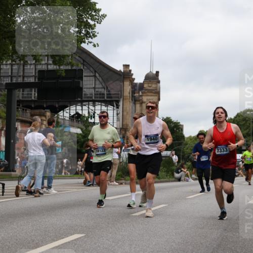 29.06.2025 - hella hamburg halbmarathon Yannick Fuchs http://msf.ph/oto/8469916 29.06.2025 10:57:35 20KM 1184, 1316, 1722, 1724, 1940, 1992, 2424, 2685, 3360, 4328, 4370, 5305, 5384, 5734, 6631, 7243, 7290, 7333, 8822, 9124, 9439, 9681, 10128, 10705, 10766, 10866, 11527, 11657, 11771, 12315, 12316, 12513, 12662, 13171, 13528, 13551, 14135, 14313, 14493, 15137, 15516, 15532, 15550, 15897, 16424, 16426, 16478, 16639, 16872, 17071, 17437, 17757, 17894, 18028, 18122, 18355, 18717 meine-sportfotos.de