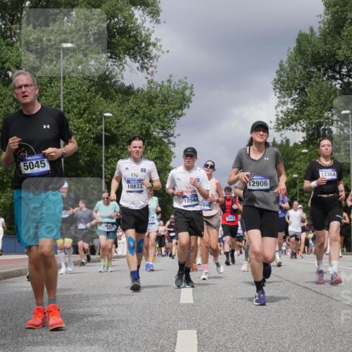 29.06.2025 - hella hamburg halbmarathon Luisa Fischer http://msf.ph/oto/8469927 29.06.2025 10:43:35 Kennedybrücke 5045, 432, 18101, 10833, 74, 9971, 18944, 899, 8984, 12906, 12364, 2515, 427, 56, 1291, 1586, 1899, 2515, 2572, 4271, 5263, 5654, 5702, 5901, 5975, 6673, 6920, 7174, 8107, 8984, 9187, 9468, 9495, 9977, 10806, 10833 meine-sportfotos.de