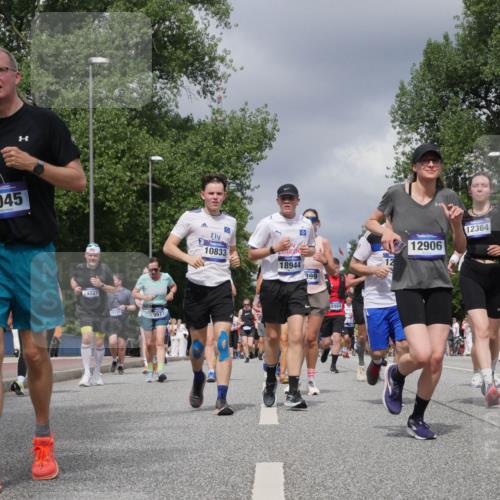 29.06.2025 - hella hamburg halbmarathon Luisa Fischer http://msf.ph/oto/8469945 29.06.2025 10:43:35 Kennedybrücke 5045, 14327, 18101, 9971, 10833, 18944, 899, 8984, 12, 12906, 12364, 2515, 4271, 1291, 1586, 1899, 2515, 2572, 4271, 5263, 5654, 5702, 5901, 5975, 6673, 6920, 7174, 8107, 8984, 9187, 9468, 9495, 9977, 10806, 10833 meine-sportfotos.de
