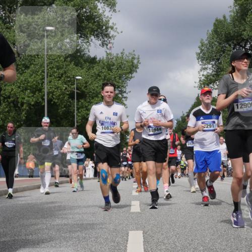 29.06.2025 - hella hamburg halbmarathon Luisa Fischer http://msf.ph/oto/8469963 29.06.2025 10:43:36 Kennedybrücke 5045, 10849, 14327, 01, 9971, 10832, 18944, 984, 692, 291, 12906, 2515, 1291, 1586, 1899, 2515, 2572, 4271, 5654, 5702, 5901, 5975, 6673, 6920, 7174, 8984, 9187, 9468, 9495, 9977, 10806, 10833 meine-sportfotos.de