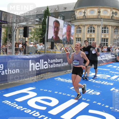29.06.2025 - hella hamburg halbmarathon Michael Strokosch http://msf.ph/oto/8469971 29.06.2025 10:35:44 Ziel 4062, 12462, 12899, 14841, 16119, 16123, 18841 meine-sportfotos.de