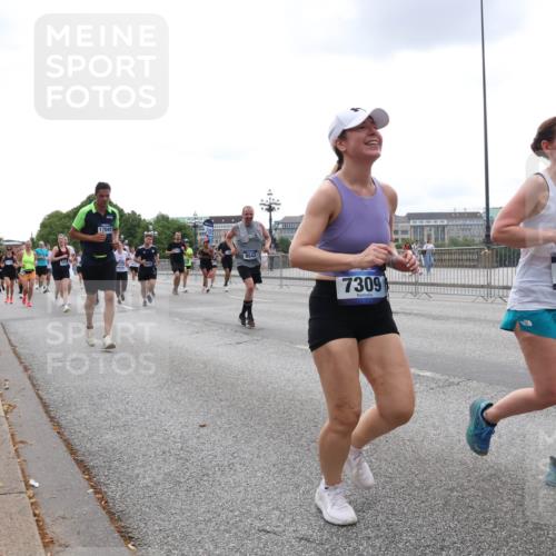 29.06.2025 - hella hamburg halbmarathon Lena Gebhardt http://msf.ph/oto/8469975 29.06.2025 10:32:54 Lombardsbrücke 17041, 9542, 7309, 7308, 1078, 1199, 1237, 1324, 1640, 1732, 2059, 2276, 2959, 3391, 3422, 3653, 3660, 3670, 3708, 3753, 3871, 4030, 4096, 4446, 4555, 4650, 5110, 5180, 5581, 5783, 5871, 5917, 5941, 6040, 6228, 6312, 6315, 6861, 7308, 7309, 7387, 7468, 7531, 7633, 7702, 7749, 7750, 7982, 8170, 8303, 8595, 8625, 8839, 8840, 9010, 9034, 9143, 9188, 9289, 9471, 9542, 9768, 10002, 10013, 10048, 10277, 11229, 11260, 11756, 12039, 12423, 12424, 14305, 14743, 15951 meine-sportfotos.de