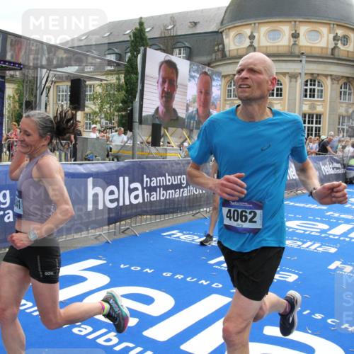 29.06.2025 - hella hamburg halbmarathon Michael Strokosch http://msf.ph/oto/8470020 29.06.2025 10:35:45 Ziel 4062, 12462, 12899, 14841, 16119, 18841 meine-sportfotos.de