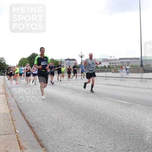 29.06.2025 - hella hamburg halbmarathon Lena Gebhardt http://msf.ph/oto/8470023 29.06.2025 10:32:54 Lombardsbrücke 17041, 9542, 1078, 1199, 1237, 1324, 1640, 1732, 2059, 2276, 2959, 3391, 3422, 3653, 3660, 3670, 3708, 3753, 3871, 4030, 4096, 4446, 4555, 4650, 5110, 5180, 5581, 5783, 5871, 5917, 5941, 6040, 6228, 6312, 6315, 6861, 7308, 7309, 7387, 7468, 7531, 7633, 7702, 7749, 7750, 7982, 8170, 8303, 8595, 8625, 8839, 8840, 9010, 9034, 9143, 9188, 9289, 9471, 9542, 9768, 10002, 10013, 10048, 10277, 11229, 11260, 11756, 12039, 12423, 12424, 14305, 14743, 15951 meine-sportfotos.de