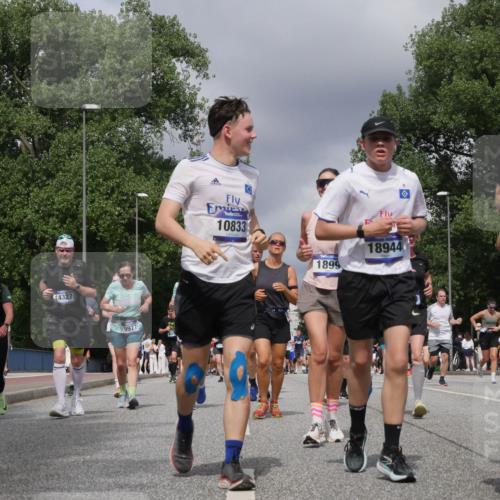 29.06.2025 - hella hamburg halbmarathon Luisa Fischer http://msf.ph/oto/8470054 29.06.2025 10:43:37 Kennedybrücke 14327, 10849, 9971, 10833, 1899, 18944, 12364, 14, 1291, 1586, 1899, 2109, 2515, 2572, 3607, 4271, 5654, 5702, 5901, 5975, 6673, 6920, 7174, 8984, 9187, 9468, 9495, 9977, 10833 meine-sportfotos.de
