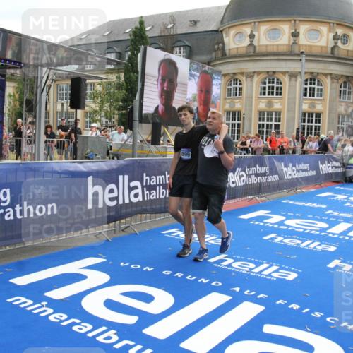 29.06.2025 - hella hamburg halbmarathon Michael Strokosch http://msf.ph/oto/8470101 29.06.2025 10:35:46 Ziel 4062, 12462, 12899, 14841, 16119 meine-sportfotos.de