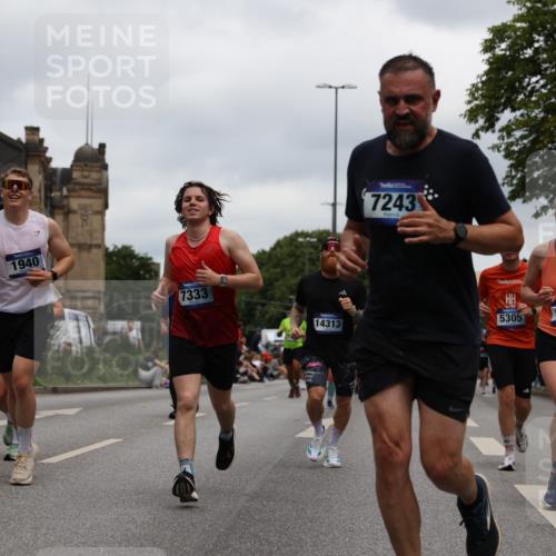 29.06.2025 - hella hamburg halbmarathon Yannick Fuchs http://msf.ph/oto/8470124 29.06.2025 10:57:35 20KM 1184, 1316, 1722, 1724, 1940, 1992, 2424, 2685, 3360, 4328, 4370, 5305, 5384, 5734, 6631, 7243, 7290, 7333, 8822, 9124, 9439, 9681, 10128, 10705, 10766, 10866, 11527, 11657, 11771, 12315, 12316, 12513, 12662, 13171, 13528, 13551, 14135, 14313, 14493, 15137, 15516, 15532, 15550, 15897, 16424, 16426, 16478, 16639, 16872, 17071, 17437, 17757, 17894, 18028, 18122, 18355, 18717 meine-sportfotos.de