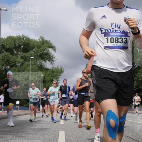 29.06.2025 - hella hamburg halbmarathon Luisa Fischer http://msf.ph/oto/8470132 29.06.2025 10:43:39 Kennedybrücke 16649, 4327, 9974, 10833, 1291, 1586, 1899, 2109, 2254, 2515, 2572, 3607, 4271, 5654, 5702, 5975, 6673, 6920, 7174, 8815, 8984, 9187, 9468, 9495, 9977, 10833 meine-sportfotos.de