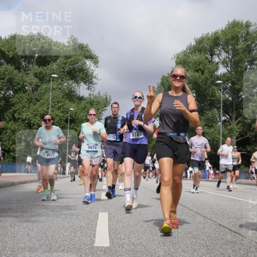 29.06.2025 - hella hamburg halbmarathon Luisa Fischer http://msf.ph/oto/8470172 29.06.2025 10:43:40 Kennedybrücke 14327, 9977, 9974, 13178, 9187, 9468, 18116, 69, 1291, 1586, 1899, 2109, 2254, 2515, 2572, 3607, 4271, 5702, 5975, 6673, 6920, 8815, 8984, 9187, 9468, 9977, 10833 meine-sportfotos.de