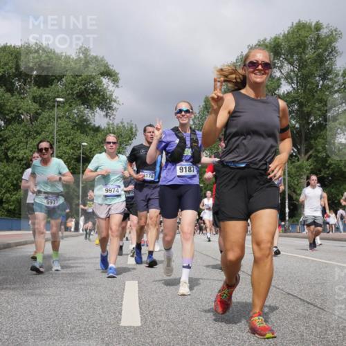 29.06.2025 - hella hamburg halbmarathon Luisa Fischer http://msf.ph/oto/8470188 29.06.2025 10:43:41 Kennedybrücke 9977, 9974, 1810, 178, 9187, 1291, 1899, 2109, 2254, 2515, 2572, 3607, 4271, 5702, 5975, 6363, 6673, 6920, 8815, 8984, 9187, 9468, 9977, 10833 meine-sportfotos.de