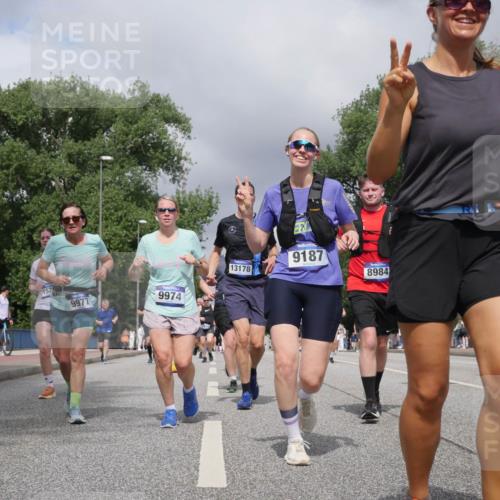 29.06.2025 - hella hamburg halbmarathon Luisa Fischer http://msf.ph/oto/8470209 29.06.2025 10:43:41 Kennedybrücke 152, 9977, 9974, 9187, 13178, 8984, 1291, 1899, 2109, 2254, 2515, 2572, 3607, 4271, 5702, 5975, 6363, 6673, 6920, 8815, 8984, 9187, 9468, 9977, 10833 meine-sportfotos.de
