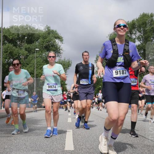 29.06.2025 - hella hamburg halbmarathon Luisa Fischer http://msf.ph/oto/8470232 29.06.2025 10:43:42 Kennedybrücke 9974, 9977, 13178, 9187, 984, 9468, 1291, 1899, 2109, 2254, 2515, 2572, 3607, 4271, 5702, 5975, 6363, 6673, 6920, 8815, 8984, 9187, 9468, 9977 meine-sportfotos.de