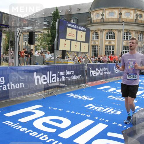 29.06.2025 - hella hamburg halbmarathon Michael Strokosch http://msf.ph/oto/8470240 29.06.2025 10:35:49 Ziel 3843, 12462, 12899, 16119 meine-sportfotos.de