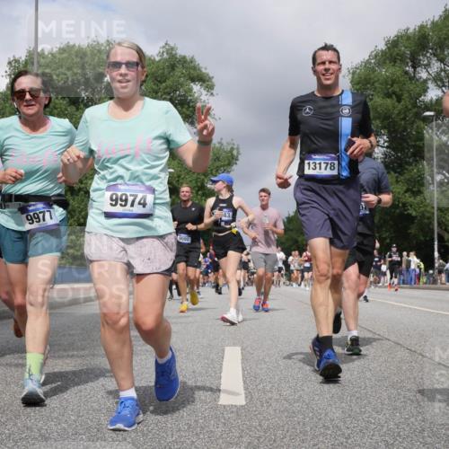 29.06.2025 - hella hamburg halbmarathon Luisa Fischer http://msf.ph/oto/8470264 29.06.2025 10:43:43 Kennedybrücke 1525, 9977, 9974, 9080, 13178, 57, 8, 1899, 2109, 2254, 2515, 2572, 3607, 4271, 5702, 5975, 6363, 6920, 8815, 8984, 9187, 9195, 9468, 9977, 10474 meine-sportfotos.de