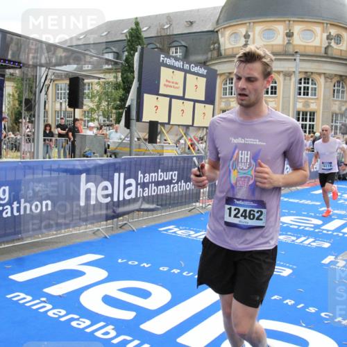 29.06.2025 - hella hamburg halbmarathon Michael Strokosch http://msf.ph/oto/8470308 29.06.2025 10:35:49 Ziel 3843, 12462, 12899, 16119 meine-sportfotos.de