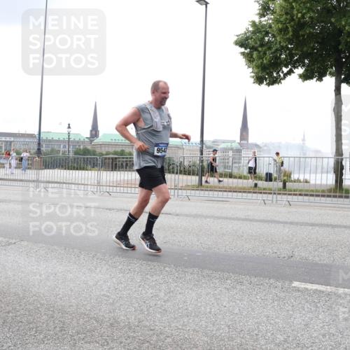 29.06.2025 - hella hamburg halbmarathon Lena Gebhardt http://msf.ph/oto/8470313 29.06.2025 10:32:56 Lombardsbrücke 3, 7041, 9542, 1078, 1199, 1237, 1324, 1732, 2038, 2054, 2059, 2276, 2959, 3391, 3422, 3653, 3660, 3670, 3708, 3753, 3871, 4030, 4096, 4446, 4555, 4650, 5110, 5180, 5581, 5783, 5871, 5917, 6040, 6228, 6312, 6315, 6861, 7308, 7309, 7387, 7531, 7633, 7702, 7749, 7750, 7982, 8170, 8595, 8839, 9010, 9034, 9143, 9188, 9289, 9471, 9542, 9768, 10002, 10013, 10048, 10277, 11229, 11260, 11713, 11756, 12039, 12423, 12424, 14305, 14743, 15951 meine-sportfotos.de