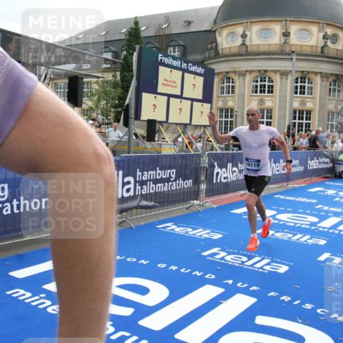 29.06.2025 - hella hamburg halbmarathon Michael Strokosch http://msf.ph/oto/8470340 29.06.2025 10:35:50 Ziel 3843, 12462, 12899, 13252, 15161, 16119 meine-sportfotos.de