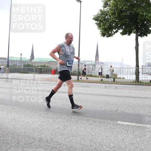 29.06.2025 - hella hamburg halbmarathon Lena Gebhardt http://msf.ph/oto/8470361 29.06.2025 10:32:56 Lombardsbrücke 1, 9542, 1078, 1199, 1237, 1324, 1732, 2038, 2054, 2059, 2276, 2959, 3391, 3422, 3653, 3660, 3670, 3708, 3753, 3871, 4030, 4096, 4446, 4555, 4650, 5110, 5180, 5581, 5783, 5871, 5917, 6040, 6228, 6312, 6315, 6861, 7308, 7309, 7387, 7531, 7633, 7702, 7749, 7750, 7982, 8170, 8595, 8839, 9010, 9034, 9143, 9188, 9289, 9471, 9542, 9768, 10002, 10013, 10048, 10277, 11229, 11260, 11713, 11756, 12039, 12423, 12424, 14305, 14743, 15951 meine-sportfotos.de