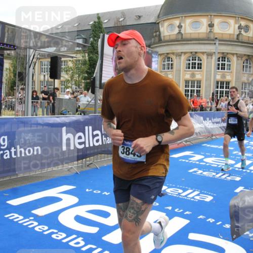 29.06.2025 - hella hamburg halbmarathon Michael Strokosch http://msf.ph/oto/8470432 29.06.2025 10:35:56 Ziel 3843, 13252, 15161 meine-sportfotos.de