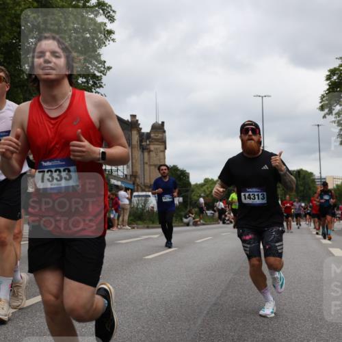 29.06.2025 - hella hamburg halbmarathon Yannick Fuchs http://msf.ph/oto/8470472 29.06.2025 10:57:37 20KM 1184, 1316, 1722, 1724, 1940, 1992, 2424, 2685, 3360, 4328, 4370, 5305, 5384, 5734, 6631, 7243, 7290, 7333, 8561, 8822, 9124, 9439, 9681, 10128, 10705, 10766, 10866, 11527, 11657, 11771, 12315, 12316, 12513, 12662, 13171, 13528, 14135, 14313, 14493, 15516, 15532, 15550, 15897, 16424, 16426, 16639, 16872, 17071, 17437, 17894, 18028, 18122, 18355, 18717 meine-sportfotos.de
