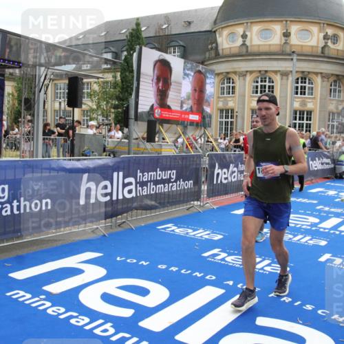 29.06.2025 - hella hamburg halbmarathon Michael Strokosch http://msf.ph/oto/8470513 29.06.2025 10:36:07 Ziel 2399, 6032, 9313, 10477, 12168, 12488, 13419, 14875, 17217, 18156, 18259 meine-sportfotos.de