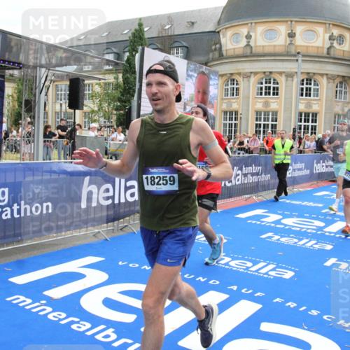 29.06.2025 - hella hamburg halbmarathon Michael Strokosch http://msf.ph/oto/8470523 29.06.2025 10:36:07 Ziel 2399, 6032, 9313, 10477, 12168, 12488, 13419, 14875, 17217, 18156, 18259 meine-sportfotos.de