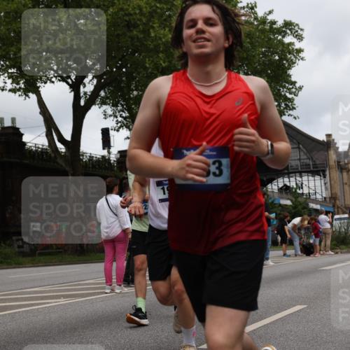 29.06.2025 - hella hamburg halbmarathon Yannick Fuchs http://msf.ph/oto/8470533 29.06.2025 10:57:37 20KM 1184, 1316, 1722, 1724, 1940, 1992, 2424, 2685, 3360, 4328, 4370, 5305, 5384, 5734, 6631, 7243, 7290, 7333, 8561, 8822, 9124, 9439, 9681, 10128, 10705, 10766, 10866, 11527, 11657, 11771, 12315, 12316, 12513, 12662, 13171, 13528, 14135, 14313, 14493, 15516, 15532, 15550, 15897, 16424, 16426, 16639, 16872, 17071, 17437, 17894, 18028, 18122, 18355, 18717 meine-sportfotos.de