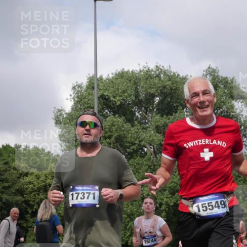 29.06.2025 - hella hamburg halbmarathon Luisa Fischer http://msf.ph/oto/8470534 29.06.2025 10:43:51 Kennedybrücke 17371, 16744, 15549, 1037, 2254, 2299, 3432, 3810, 4612, 5059, 5351, 6229, 6363, 8739, 8815, 9195, 9946, 10166, 10474 meine-sportfotos.de