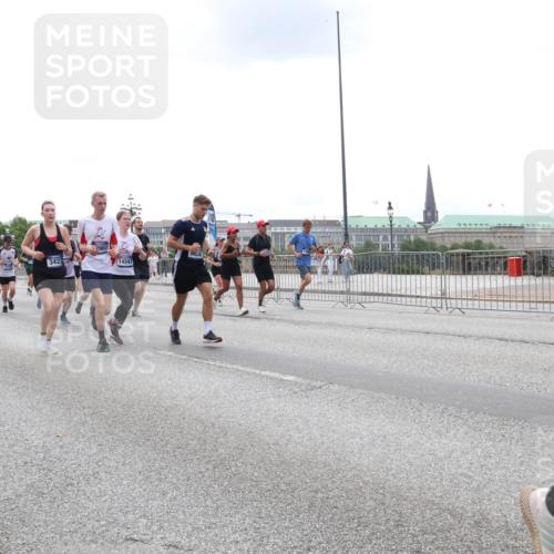 29.06.2025 - hella hamburg halbmarathon Lena Gebhardt http://msf.ph/oto/8470588 29.06.2025 10:32:57 Lombardsbrücke 3422, 14347, 8170, 15997, 1078, 1199, 1237, 1324, 1732, 2038, 2054, 2059, 2085, 2276, 2959, 3391, 3422, 3653, 3660, 3670, 3708, 3753, 3871, 4030, 4096, 4446, 4555, 4650, 5110, 5180, 5581, 5783, 5871, 5917, 6040, 6228, 6312, 6315, 6773, 6861, 7308, 7309, 7387, 7531, 7633, 7702, 7749, 7750, 7982, 8170, 8595, 8839, 9010, 9034, 9143, 9188, 9289, 9471, 9542, 9768, 10013, 10048, 10277, 11229, 11260, 11713, 11756, 12039, 12423, 12424, 14305, 14743, 15951 meine-sportfotos.de