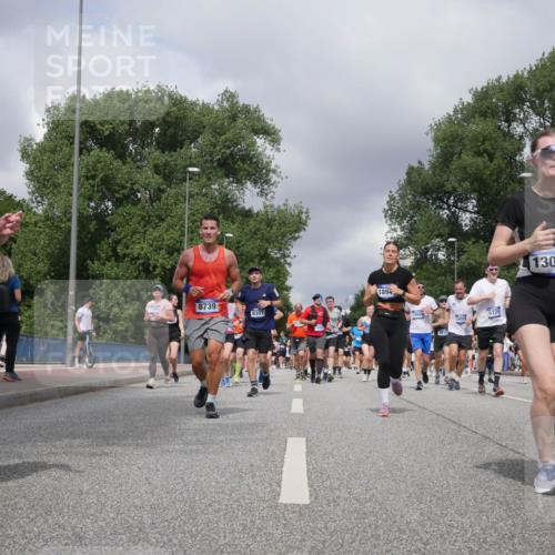 29.06.2025 - hella hamburg halbmarathon Luisa Fischer http://msf.ph/oto/8470636 29.06.2025 10:43:53 Kennedybrücke 16744, 8739, 8307, 1894, 6229, 19055, 3810, 13030, 1037, 2042, 2299, 3293, 3432, 3810, 4612, 5059, 5351, 6229, 6363, 7108, 8739, 9195, 9946, 10166, 10474 meine-sportfotos.de