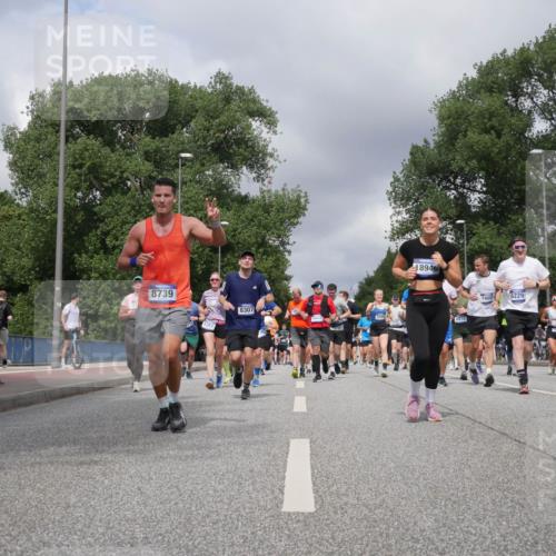 29.06.2025 - hella hamburg halbmarathon Luisa Fischer http://msf.ph/oto/8470655 29.06.2025 10:43:53 Kennedybrücke 8739, 5351, 8307, 18946, 3810, 1905, 6229, 19163, 1037, 2042, 2299, 3293, 3432, 3810, 4612, 5059, 5351, 6229, 6363, 7108, 8739, 9195, 9946, 10166, 10474 meine-sportfotos.de