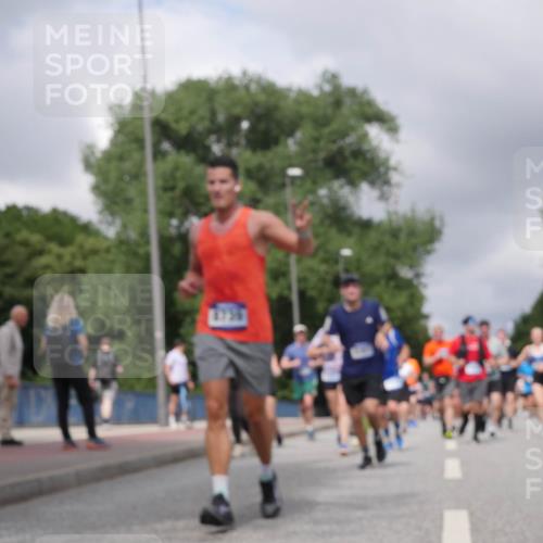 29.06.2025 - hella hamburg halbmarathon Luisa Fischer http://msf.ph/oto/8470671 29.06.2025 10:43:54 Kennedybrücke 4736, 1037, 2042, 2299, 3293, 3432, 3810, 4612, 5059, 5351, 6229, 6363, 7108, 8378, 8739, 9195, 9946, 10166, 10474 meine-sportfotos.de