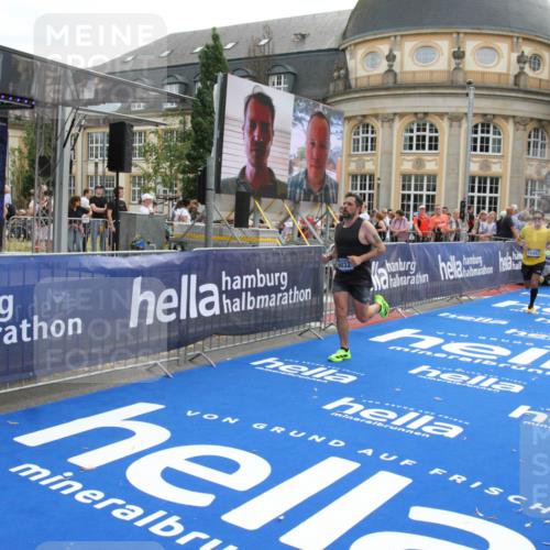 29.06.2025 - hella hamburg halbmarathon Michael Strokosch http://msf.ph/oto/8470683 29.06.2025 10:36:13 Ziel 2774, 6032, 6990, 12168, 12447, 12488, 14601, 14875, 15115, 17078, 17329, 17691, 18600 meine-sportfotos.de