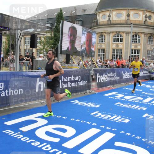 29.06.2025 - hella hamburg halbmarathon Michael Strokosch http://msf.ph/oto/8470727 29.06.2025 10:36:14 Ziel 2774, 6032, 6990, 12447, 13991, 14601, 14875, 15115, 17078, 17329, 17691, 18600 meine-sportfotos.de