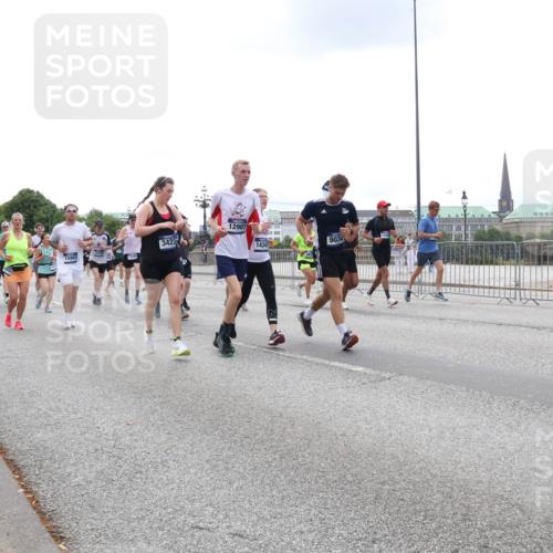29.06.2025 - hella hamburg halbmarathon Lena Gebhardt http://msf.ph/oto/8470729 29.06.2025 10:32:57 Lombardsbrücke 12907, 8170, 342, 14347, 9034, 1078, 1199, 1237, 1324, 1732, 2038, 2054, 2059, 2085, 2276, 2959, 3391, 3422, 3653, 3660, 3670, 3708, 3753, 3871, 4030, 4096, 4446, 4555, 4650, 5110, 5180, 5581, 5783, 5871, 5917, 6040, 6228, 6312, 6315, 6773, 6861, 7308, 7309, 7387, 7531, 7633, 7702, 7749, 7750, 7982, 8170, 8595, 8839, 9010, 9034, 9143, 9188, 9289, 9471, 9542, 9768, 10013, 10048, 10277, 11229, 11260, 11713, 11756, 12039, 12423, 12424, 14305, 14743, 15951 meine-sportfotos.de