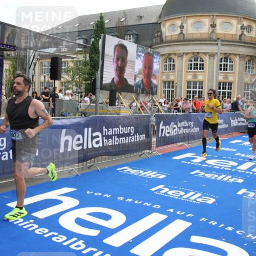 29.06.2025 - hella hamburg halbmarathon Michael Strokosch http://msf.ph/oto/8470743 29.06.2025 10:36:14 Ziel 2774, 6032, 6990, 12447, 13991, 14601, 14875, 15115, 17078, 17329, 17691, 18600 meine-sportfotos.de