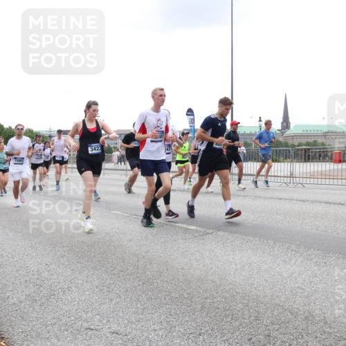29.06.2025 - hella hamburg halbmarathon Lena Gebhardt http://msf.ph/oto/8470755 29.06.2025 10:32:58 Lombardsbrücke 8170, 15997, 3422, 07, 47, 1078, 1199, 1237, 1324, 1732, 1764, 2038, 2054, 2059, 2085, 2276, 2959, 3391, 3422, 3660, 3670, 3708, 3753, 3871, 4030, 4096, 4446, 4555, 4650, 5110, 5180, 5581, 5783, 5871, 5917, 6040, 6228, 6773, 6861, 7308, 7309, 7387, 7531, 7633, 7749, 7750, 7982, 8170, 8595, 8839, 9010, 9034, 9143, 9188, 9289, 9471, 9542, 9768, 10013, 10048, 10277, 11229, 11260, 11713, 11756, 11826, 12039, 12423, 12424, 14305, 14743, 15951 meine-sportfotos.de