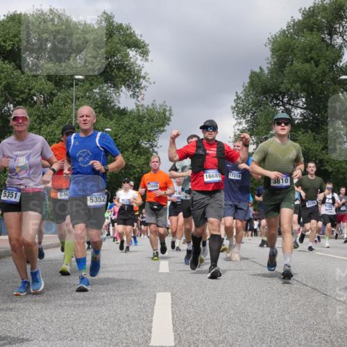 29.06.2025 - hella hamburg halbmarathon Luisa Fischer http://msf.ph/oto/8470801 29.06.2025 10:43:57 Kennedybrücke 9292, 5351, 646, 5352, 11970, 13005, 16681, 17318, 3810, 2299, 7108, 5059, 19048, 1018, 1037, 2042, 2299, 3293, 3306, 3432, 3810, 4612, 5059, 5351, 5753, 6076, 6163, 6229, 7108, 8378, 8739, 9946, 10166 meine-sportfotos.de