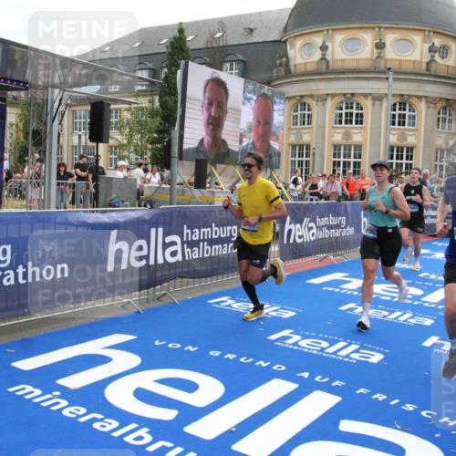 29.06.2025 - hella hamburg halbmarathon Michael Strokosch http://msf.ph/oto/8470814 29.06.2025 10:36:15 Ziel 2774, 6032, 6829, 6990, 6993, 12447, 13991, 14601, 15115, 17078, 17329, 17691, 18600 meine-sportfotos.de