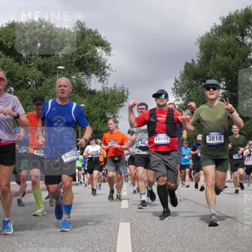 29.06.2025 - hella hamburg halbmarathon Luisa Fischer http://msf.ph/oto/8470825 29.06.2025 10:43:57 Kennedybrücke 9292, 5351, 18771, 646, 5352, 1970, 13005, 58, 21, 0975, 44, 16681, 3810, 5059, 1219, 2299, 7108, 1018, 1037, 2042, 2299, 3293, 3306, 3432, 3810, 4612, 5059, 5351, 5753, 6076, 6163, 6229, 7108, 8378, 8739, 9946, 10166 meine-sportfotos.de